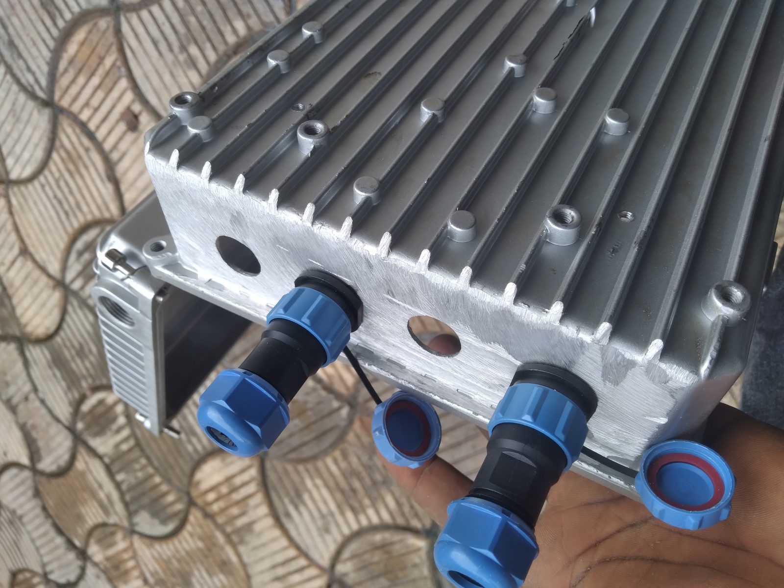 QT-TSLC v1.1 die-cast finned enclosure with IP-rated weatherproof connectors
