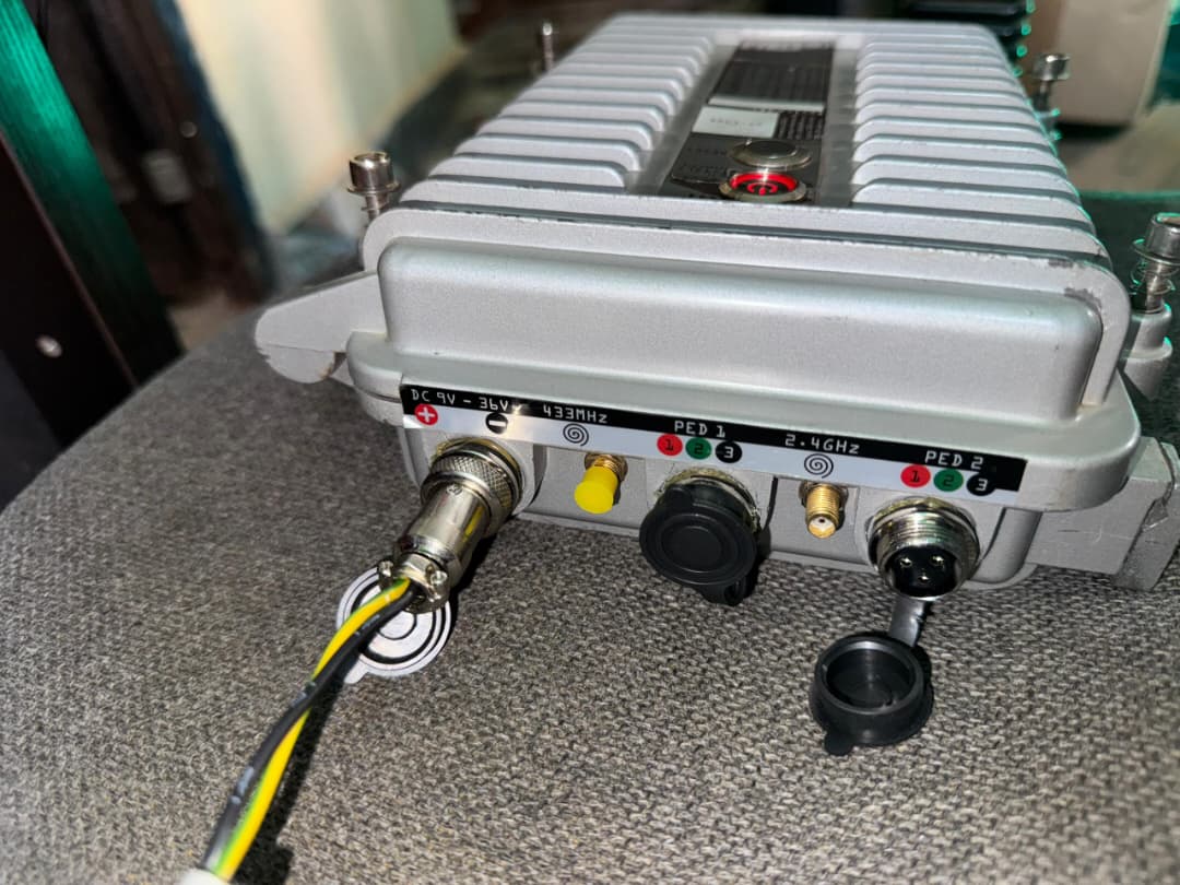 QT-TSLC v1.1 controller I/O panel &mdash; wide-range 9-36V DC input and dual-band 433MHz / 2.4GHz RF